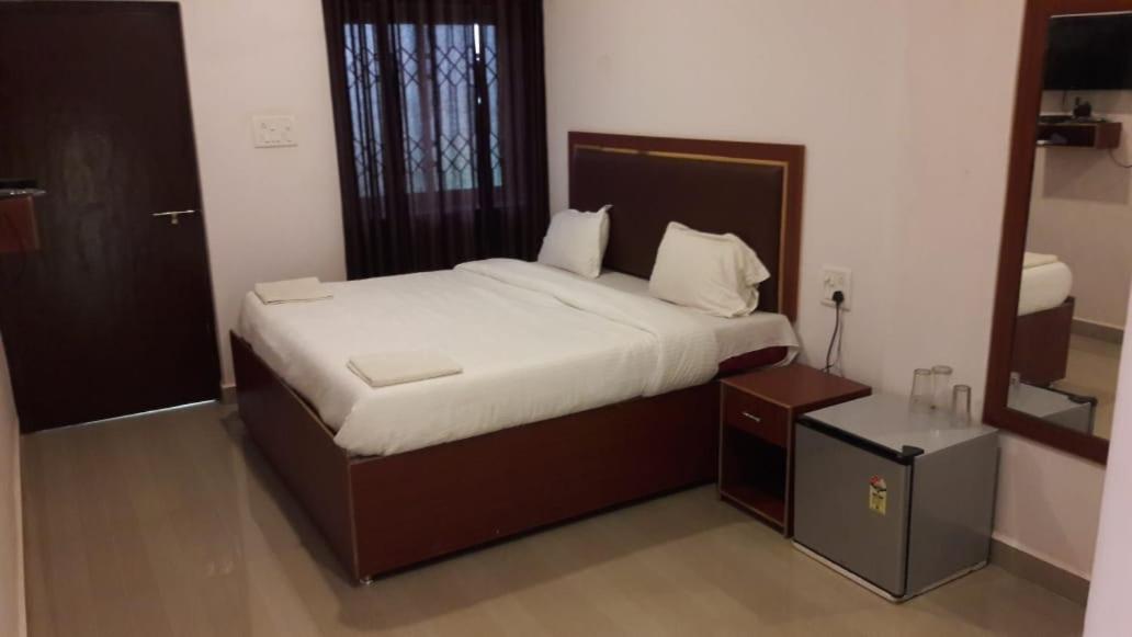Fullmoon Beach Place Candolim Extérieur photo