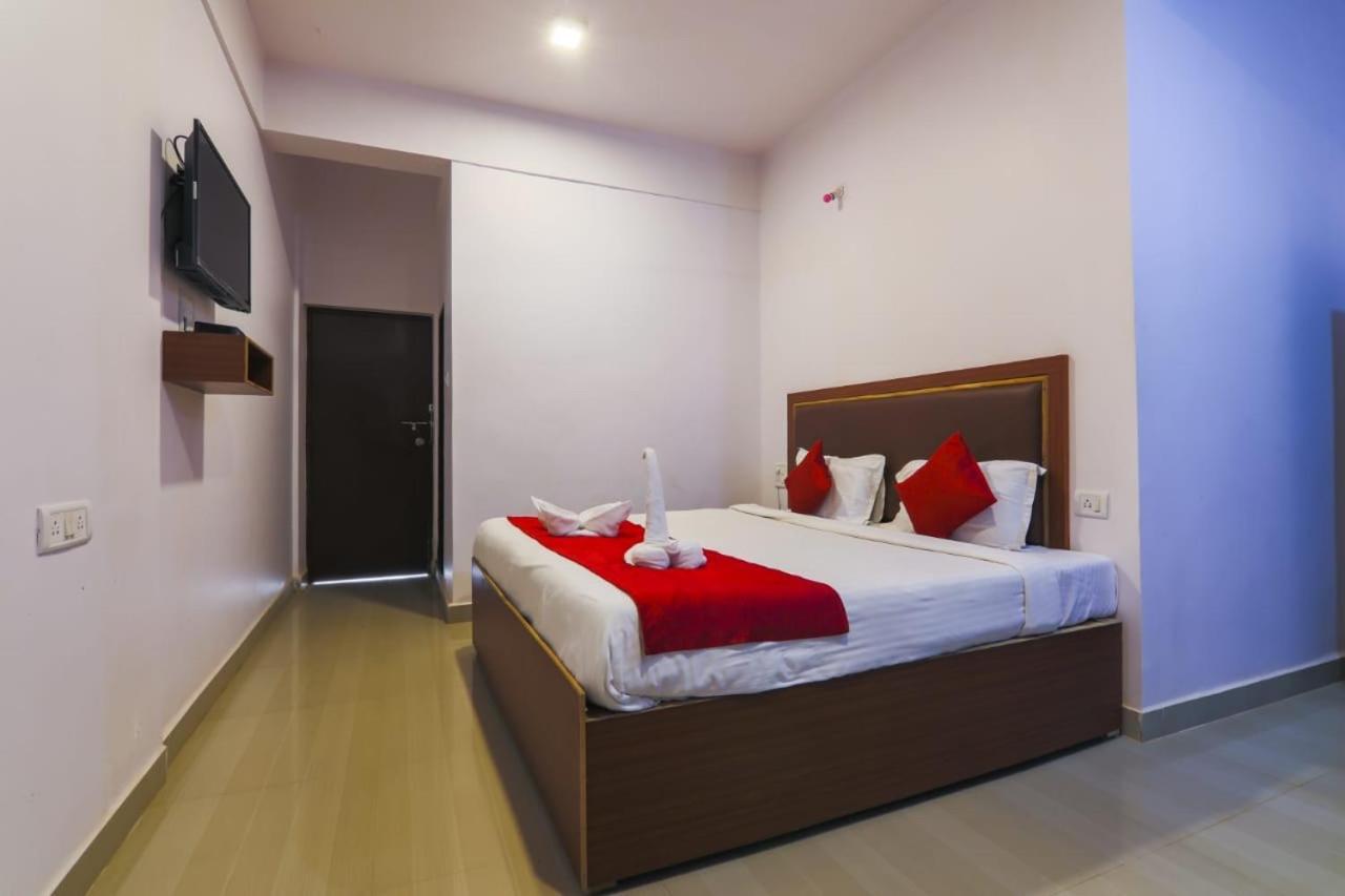 Fullmoon Beach Place Candolim Extérieur photo