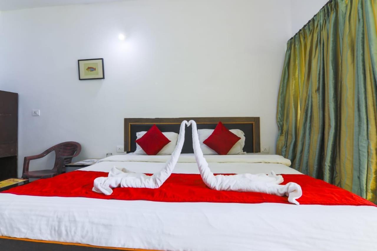 Fullmoon Beach Place Candolim Extérieur photo