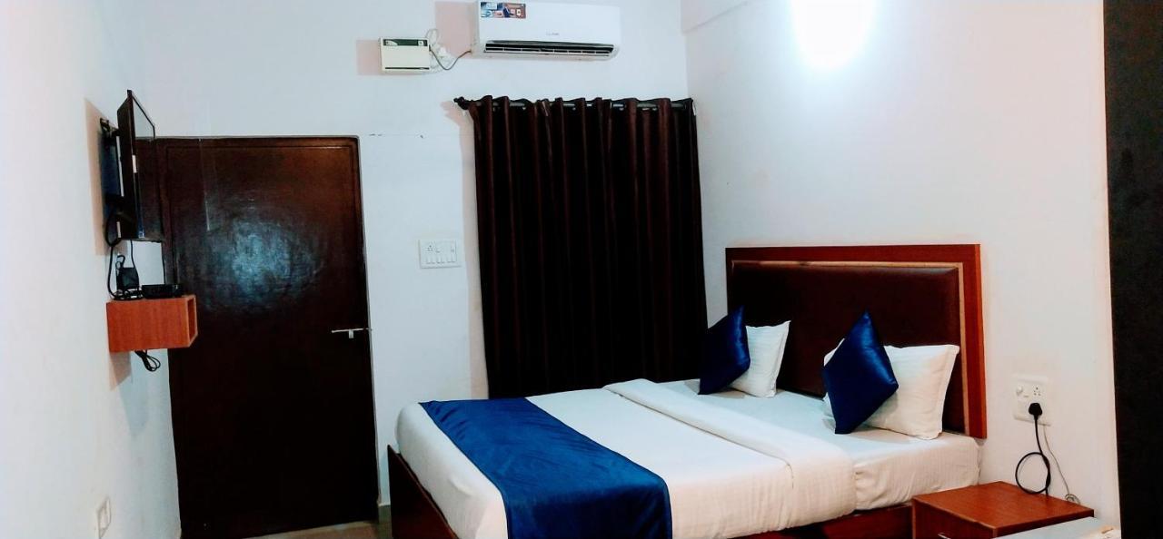 Fullmoon Beach Place Candolim Extérieur photo