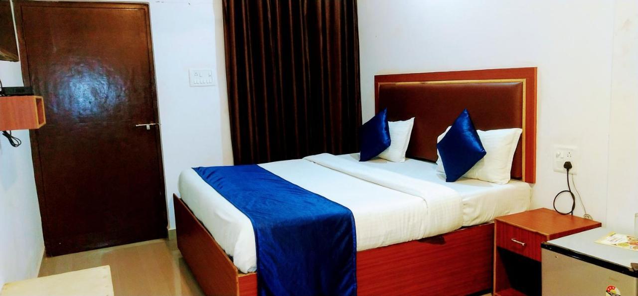 Fullmoon Beach Place Candolim Extérieur photo